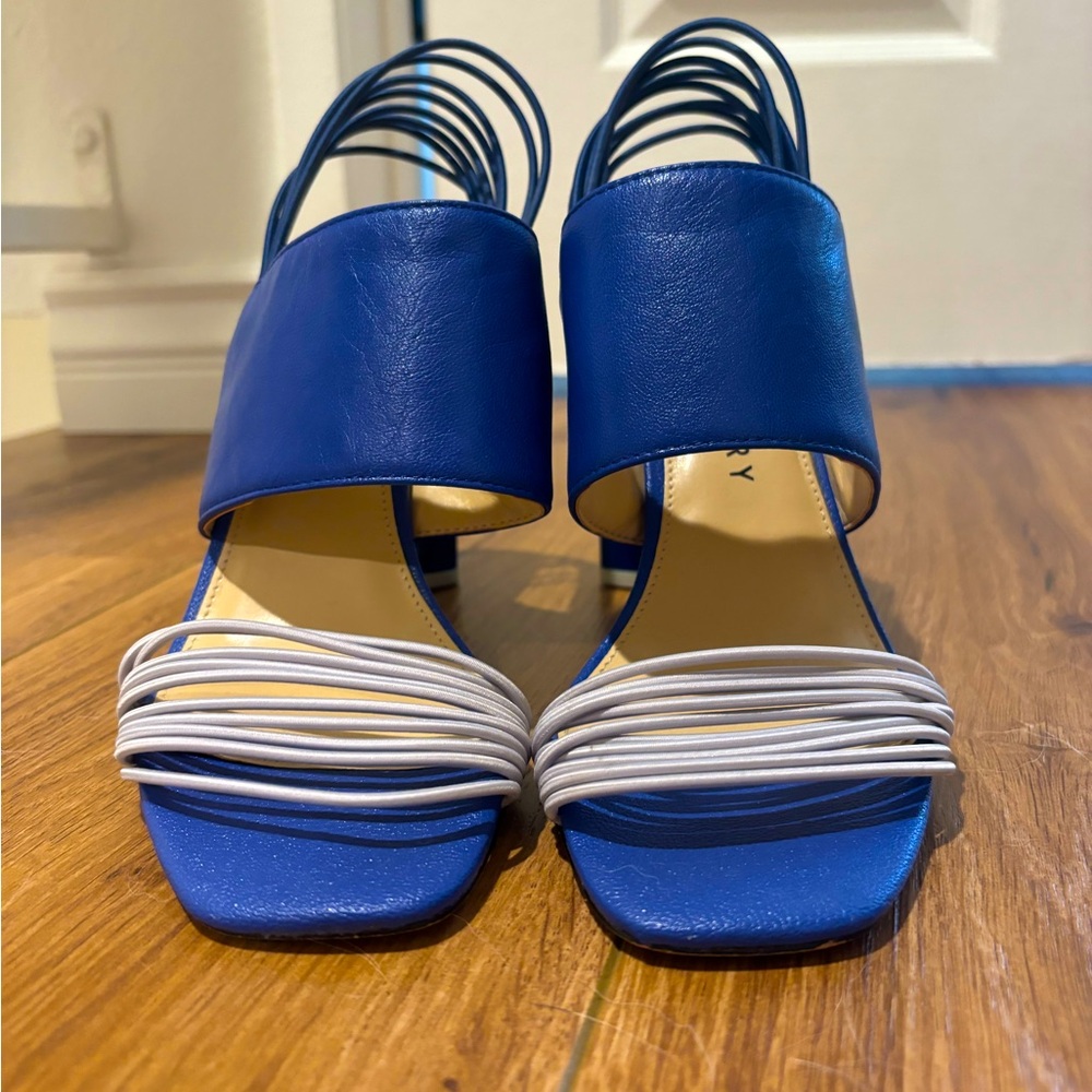 Size 7 blue and white chunky heels